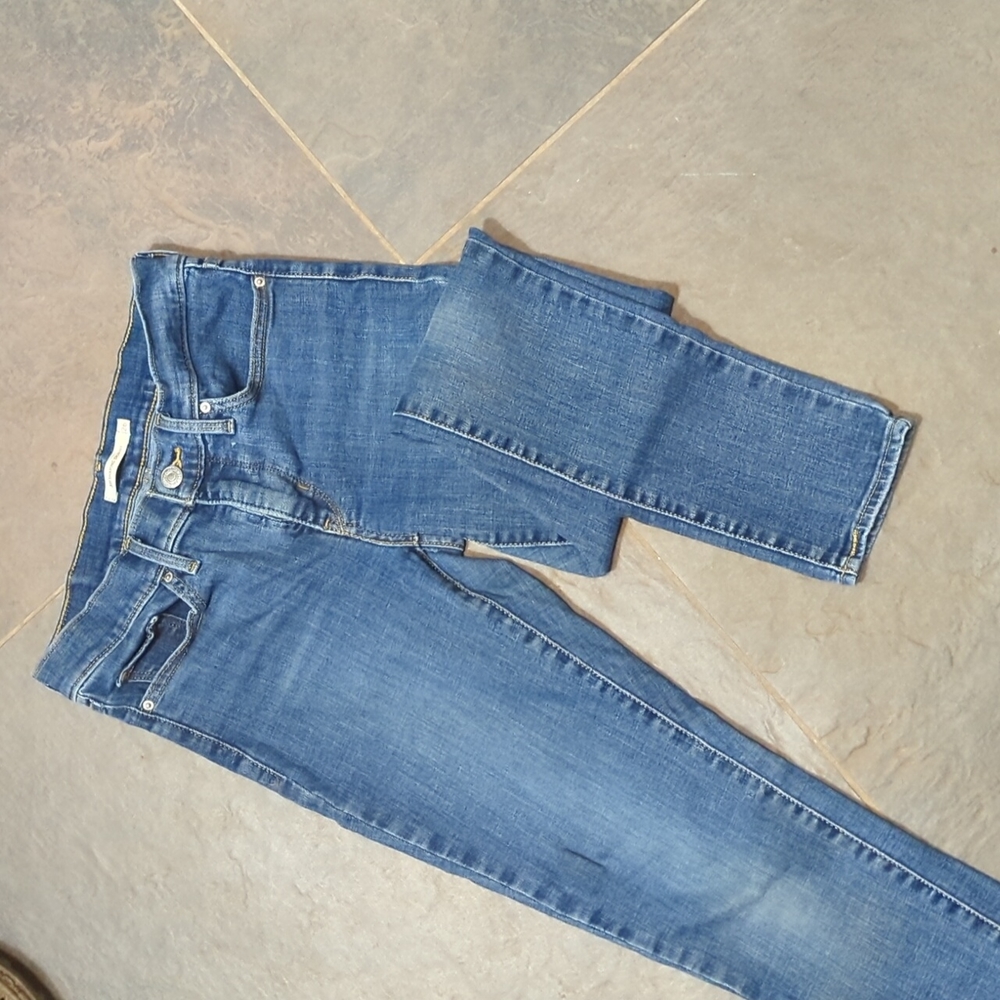 Levi's skinny leg jeans